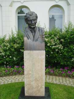 Zalaegerszeg, Keresztury Dezső tér.jpg Zalaegerszeg, Keresztury Dezső tér.jpg